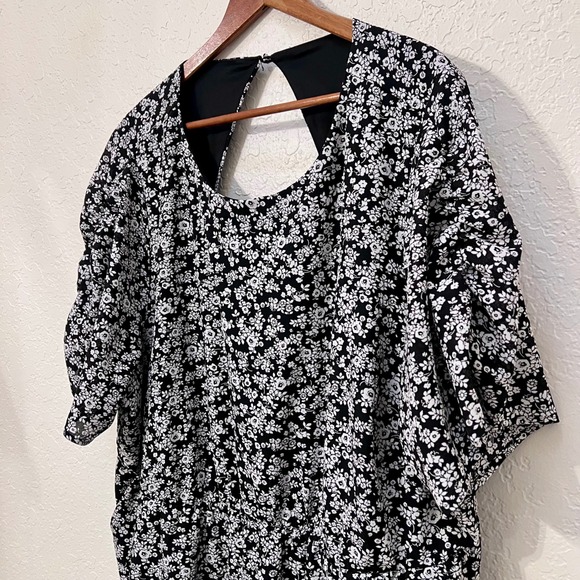 Torrid Black Ditsy Floral Short Sleeve Mini Dress with Pockets and Smocked Back - Picture 7 of 12